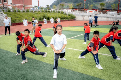 幼儿园大班体育教案《投沙袋》教案_怎么写体育教案_小班体育教案教案