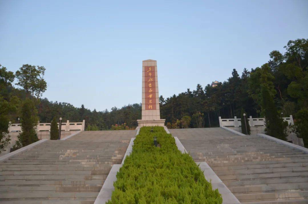 枞阳县城,是皖江城市集群的核心区域,由旗山,莲花湖,黄镇图书馆,烈士