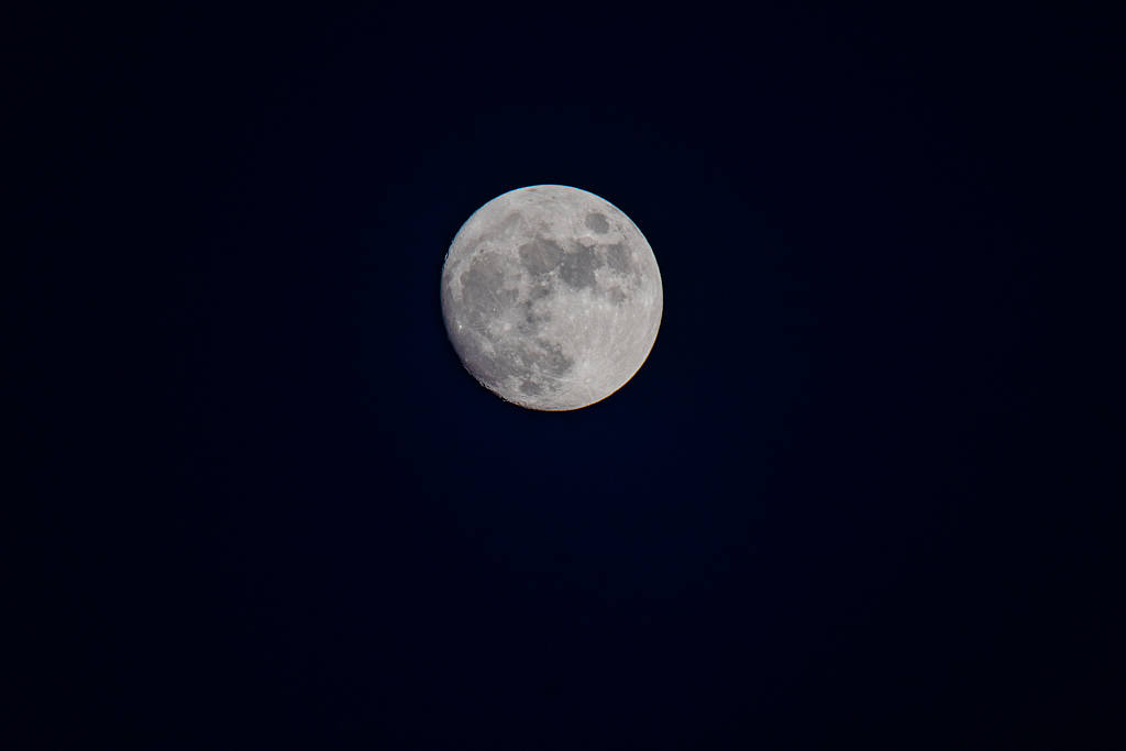 中国|江西赣州：夜幕中渐盈凸月景观壮美