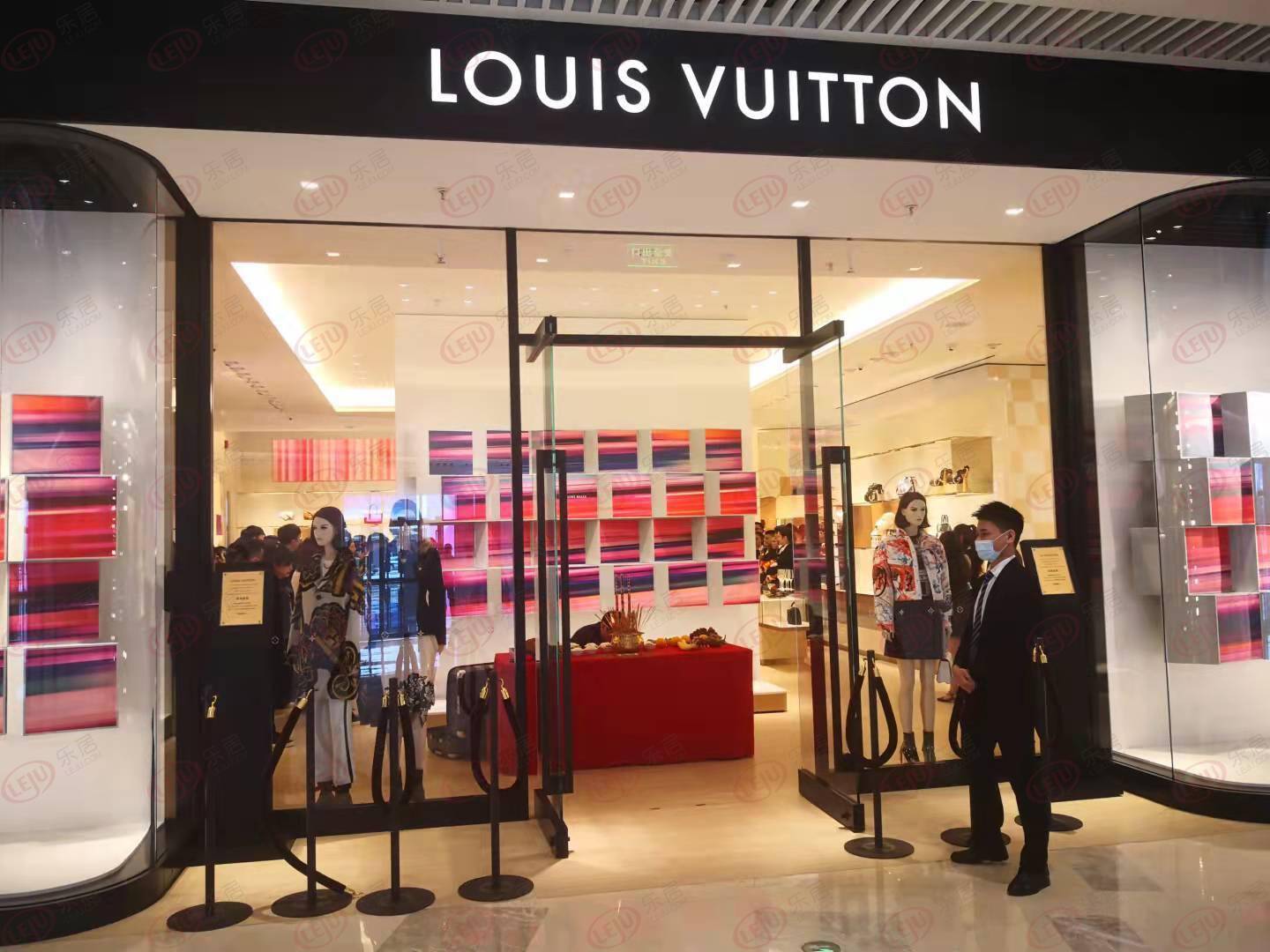 一街之隔2家店!9月27日lv新店揭幕武汉恒隆广场