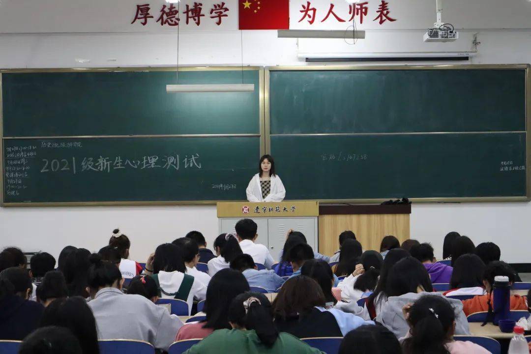 2021年9月27日19时许,辽宁师范大学历史文化旅游学院2021级新生于西山