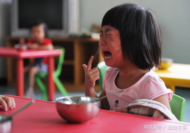 社交能力|幼儿园老师透露：第一天上幼儿园不哭的娃，多半是出自这4种家庭