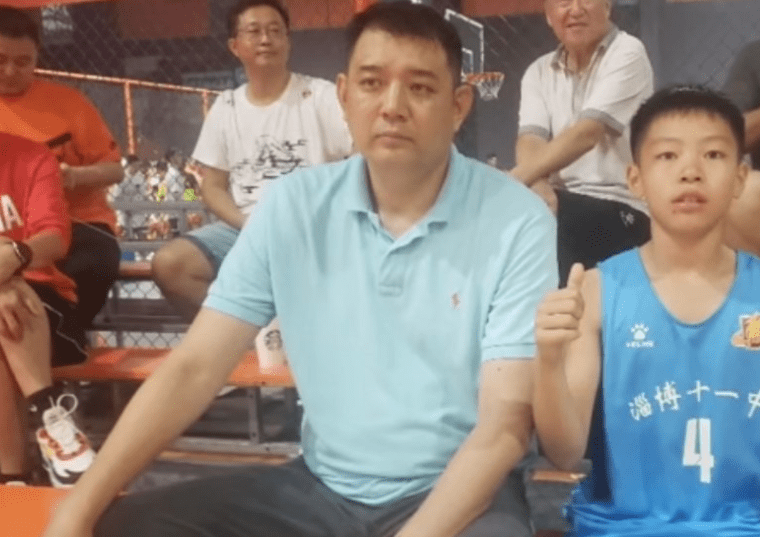 巩晓彬辞职现身,广州挖人合规,媒体挺女篮,山东