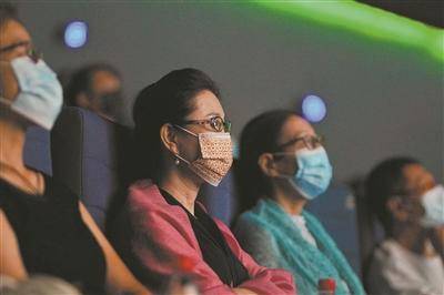 电影|主旋律影片点燃国庆档 影片“破圈”获年轻人青睐