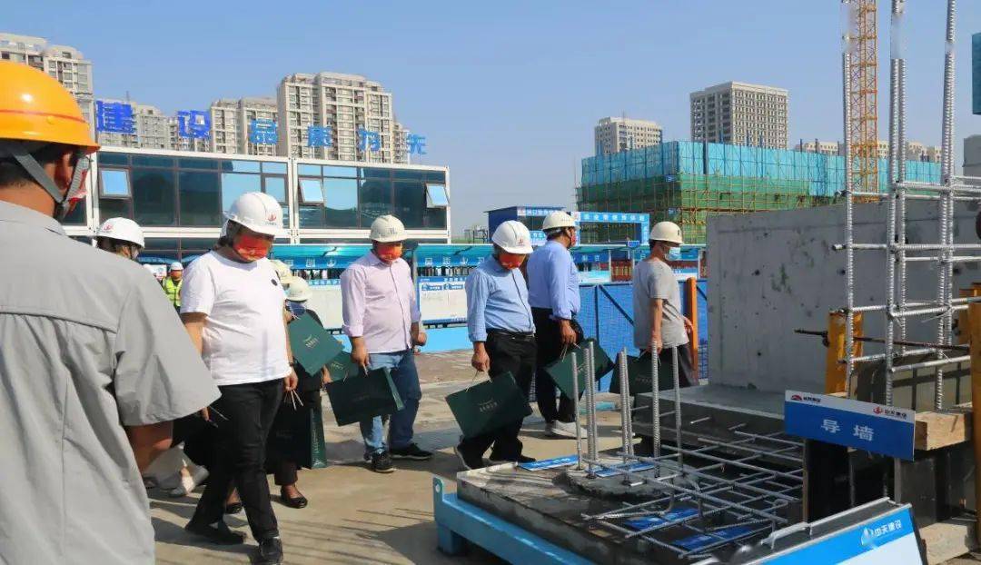 日前,在参加天津经开区建设工程管理中心举办的第二次"房地产项目开放