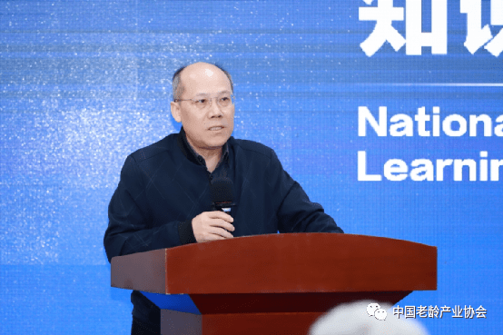 全国老龄办党组成员,中国老龄协会副会长 肖才伟
