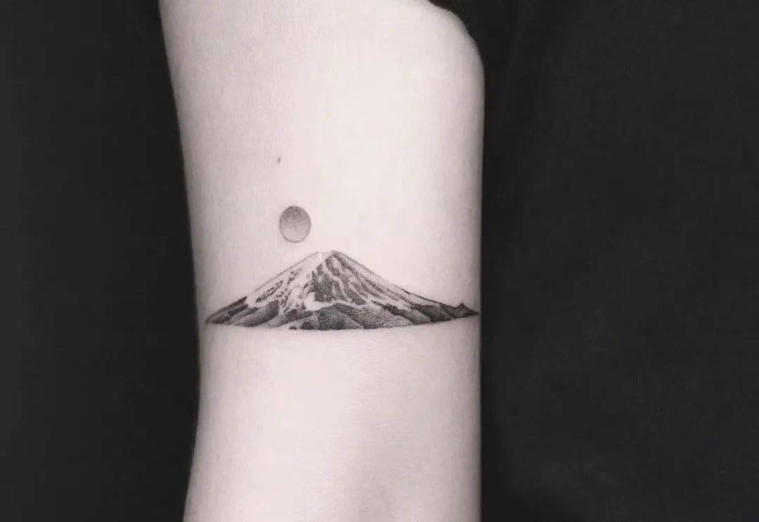 美丽的富士山纹身