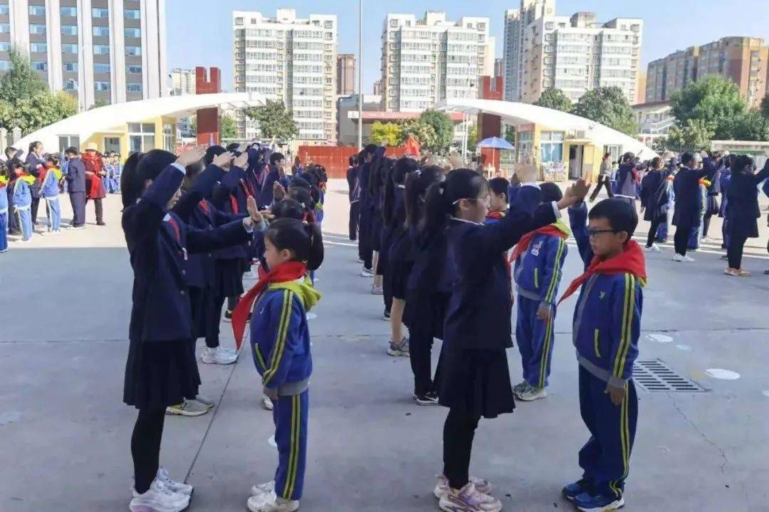 安阳市第一实验小学"请党放心强国有我"主题队日活动暨第二批新队员