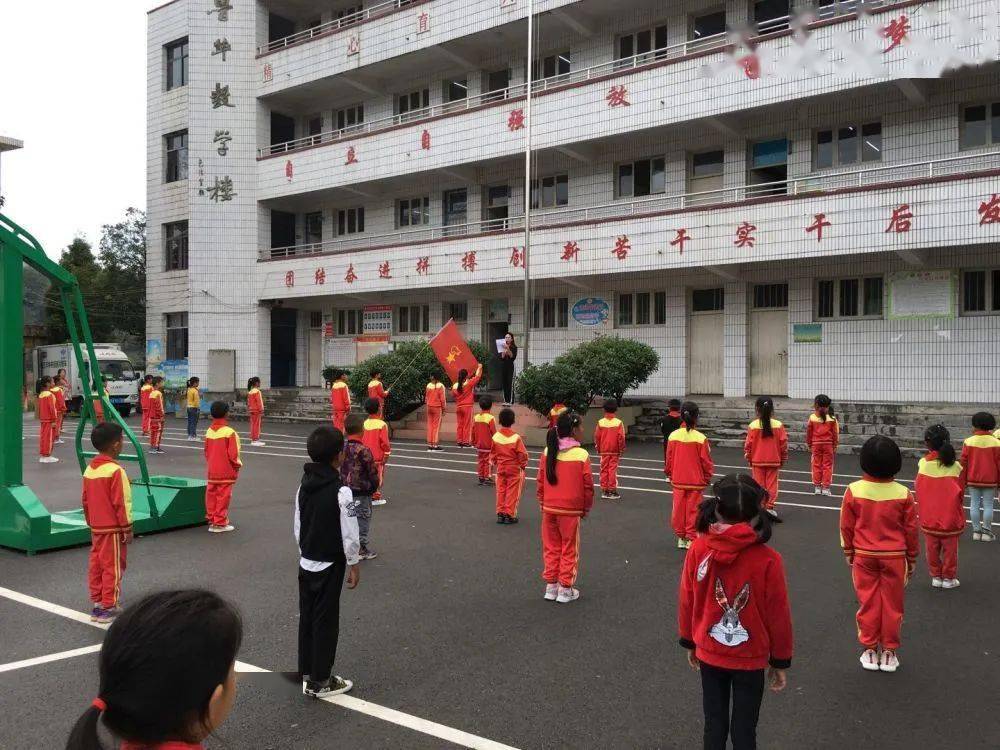 开阳县各中小学举行少先队主题建队仪式