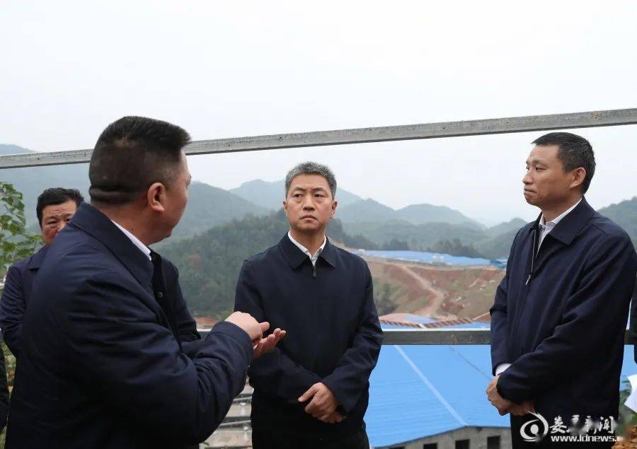 10月22日,娄底市委副书记,代理市长曾超群赴涟源市安平镇中兴村督导