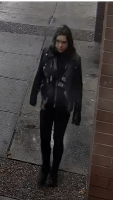 再有泼咖啡案!白人女子将滚烫咖啡泼向黑发女店员