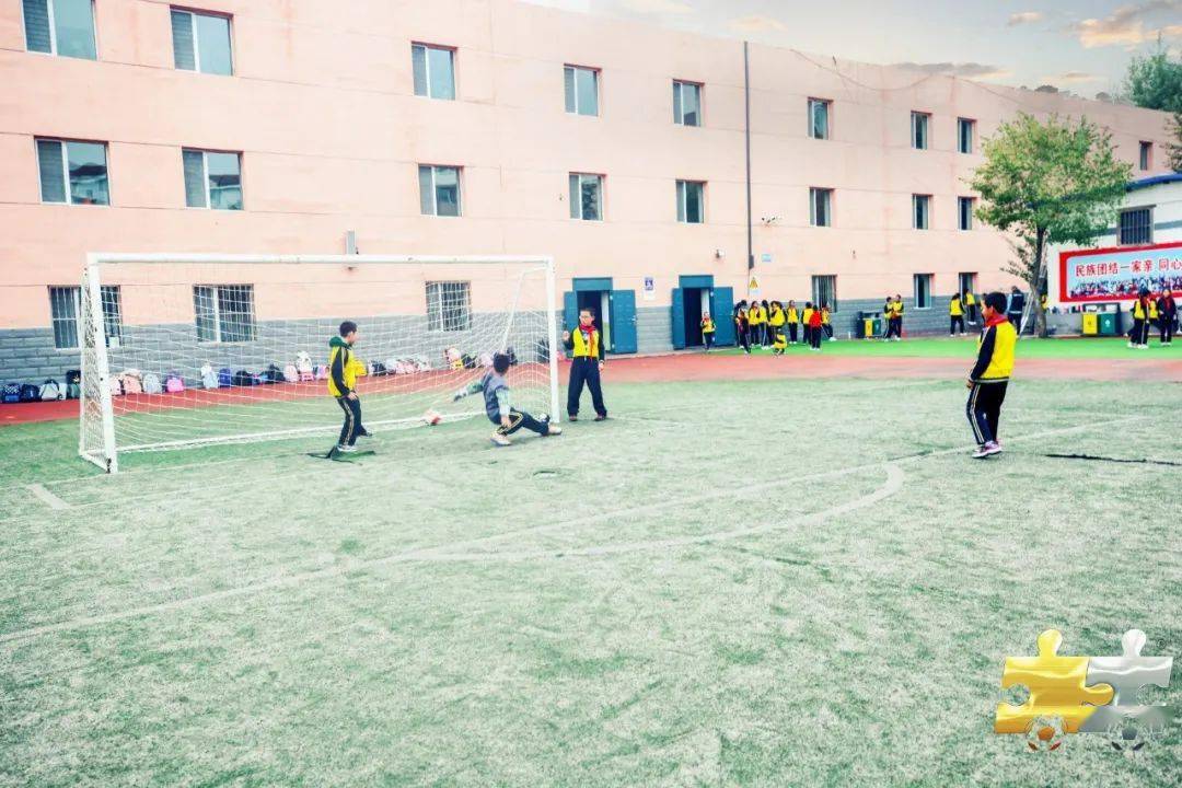 落实"七个一"|团结小学:校园足球氛围浓_社团