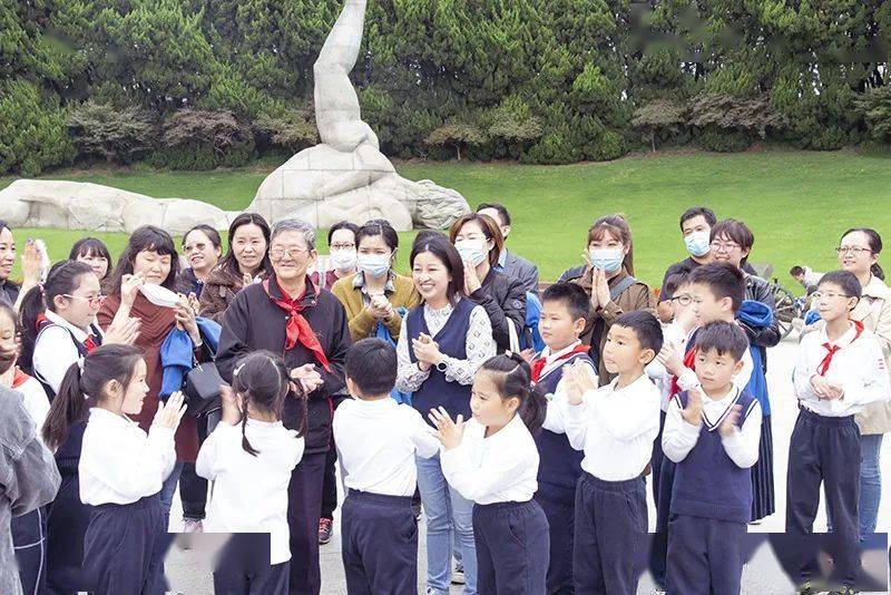 感恩共产党国旗下成长