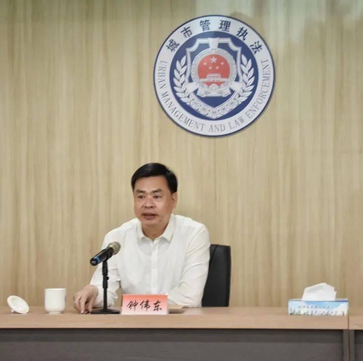 结合城管执法工作实际,钟伟东局长就创建全国文明城市工作提出三点