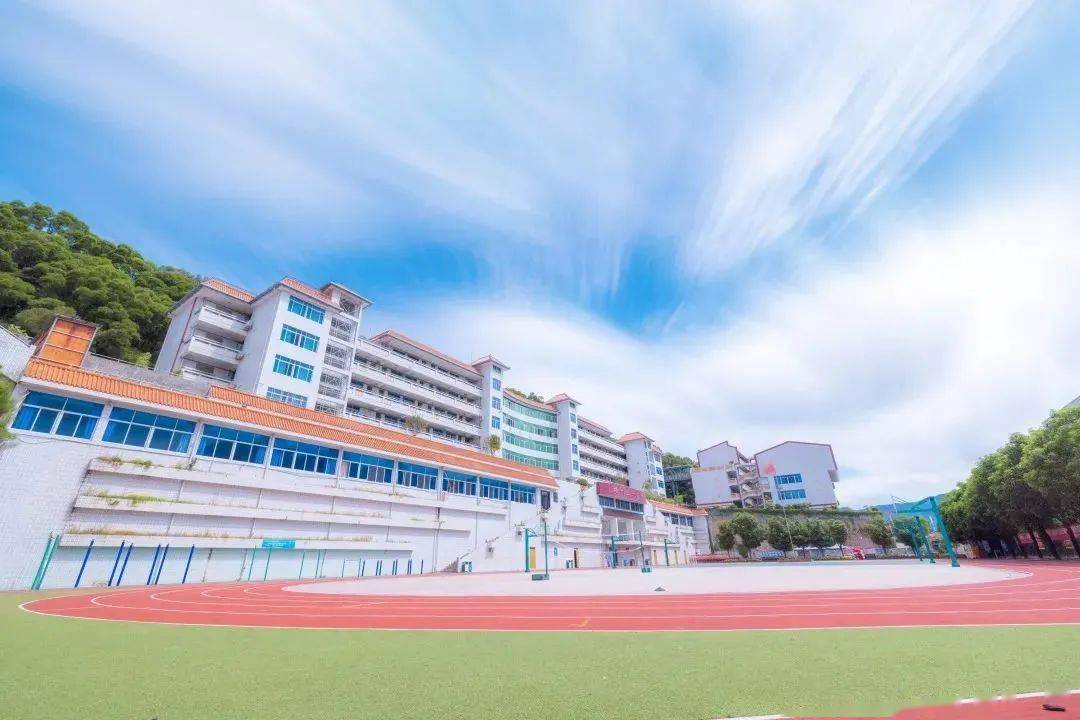 福州市晋安榕博小学福州市晋安榕博小学是市委市政府和晋安区委区