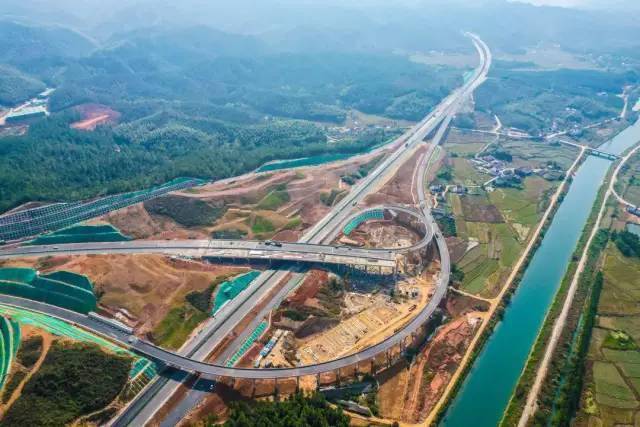 该项目北接芜湖长江公路二桥和沪渝高速,向南经由繁昌,南陵,泾县,旌德