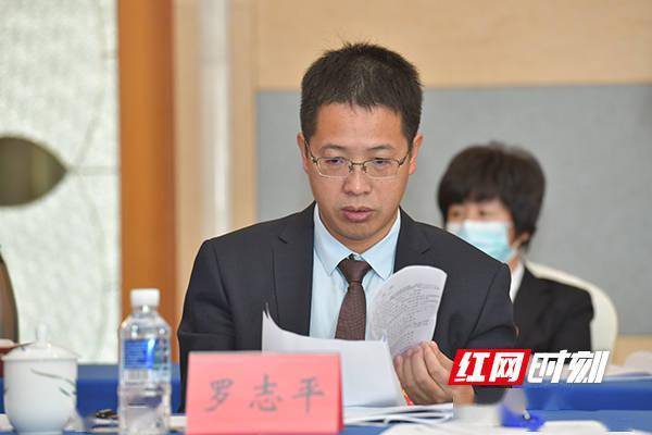 省第十二次党代会代表,国网永州供电公司党委书记,副总经理罗志平.