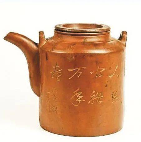 "喜鹊登梅"洋桶壶,高16厘米,口径8.8厘米,底径13.