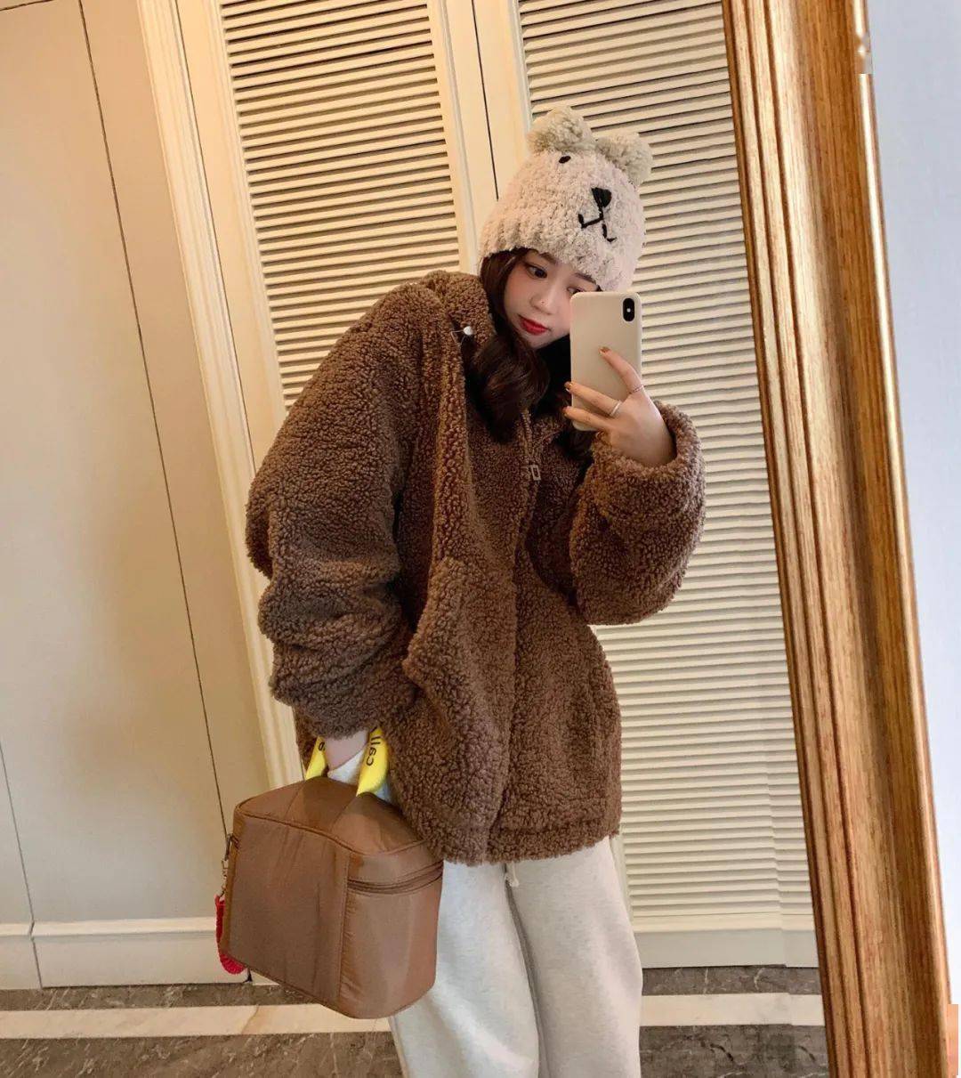 女生穿上最丑的3件羊羔毛外套!千万别买!_大衣_衣服