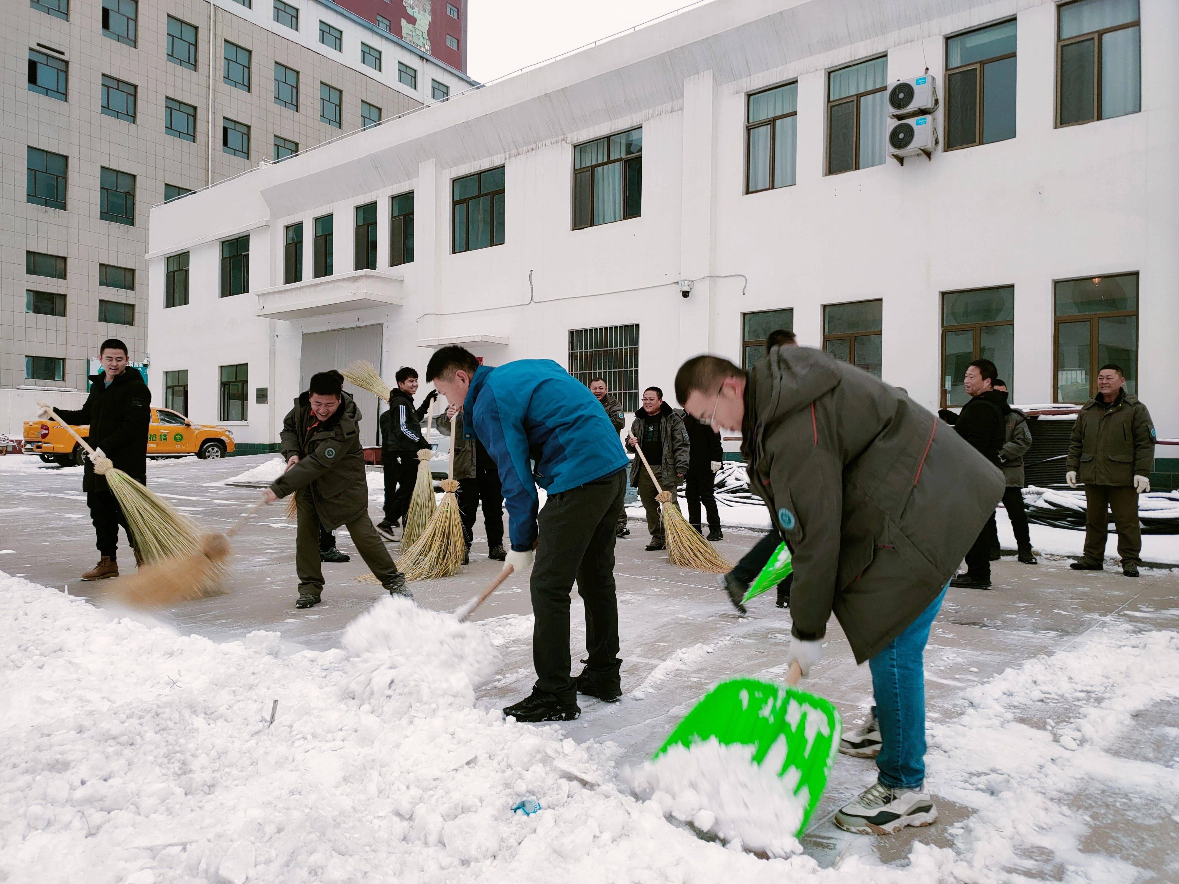 达拉特旗:以雪为令齐出动 不惧严寒保畅通_投资_白泥井镇_综合