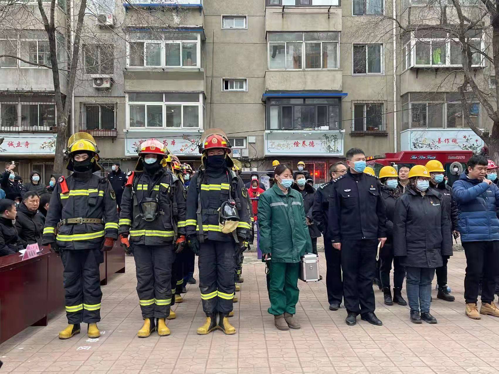 沈阳市和平区举行电动自行车消防安全管理暨高层住宅火灾救援演练现场
