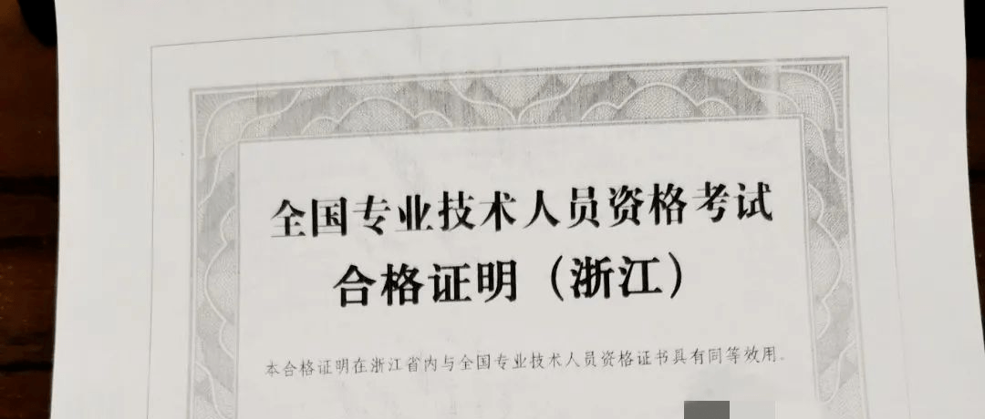 中级考生领取电子证书的方式有两种:2021年中级会计职称电子证书领取