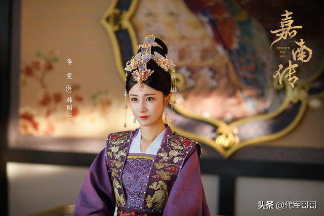 《醉玲珑《三千鸦杀》等古装剧,她在《嘉南传》中演董珊瑚