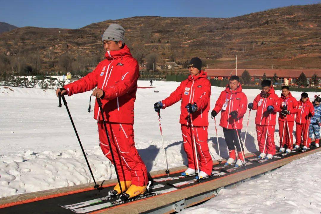 这个冬天,不可错过的滑雪胜地,就在固原→_六盘山_冰雪奇缘_服务