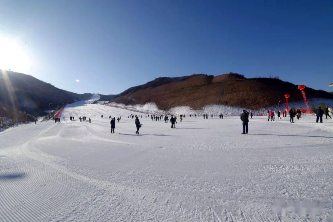 新雪季·即将激情开业12月18日(周六)海寨沟滑雪场,白庙花海滑雪场强
