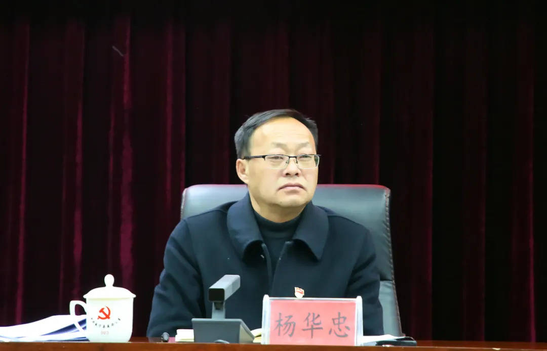 杨华忠参加座谈会禄炳军参加座谈会胡敬斌强调,作为县