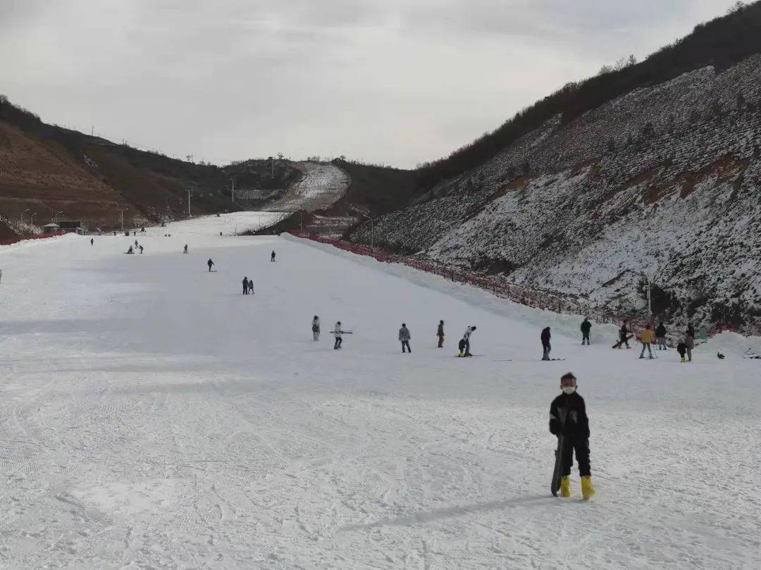 12月18日已经开滑海寨沟滑雪场体验不一样的激情在白茫茫的雪场中穿梭