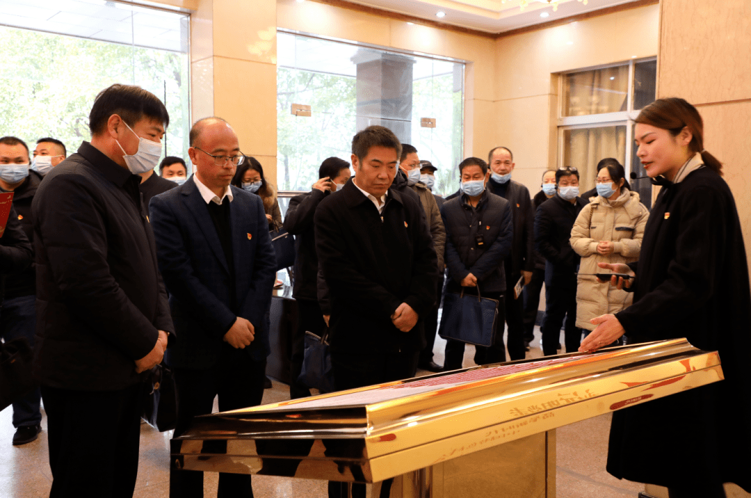 12月31日上午,市委组织部副部长陈再东,市委直属机关