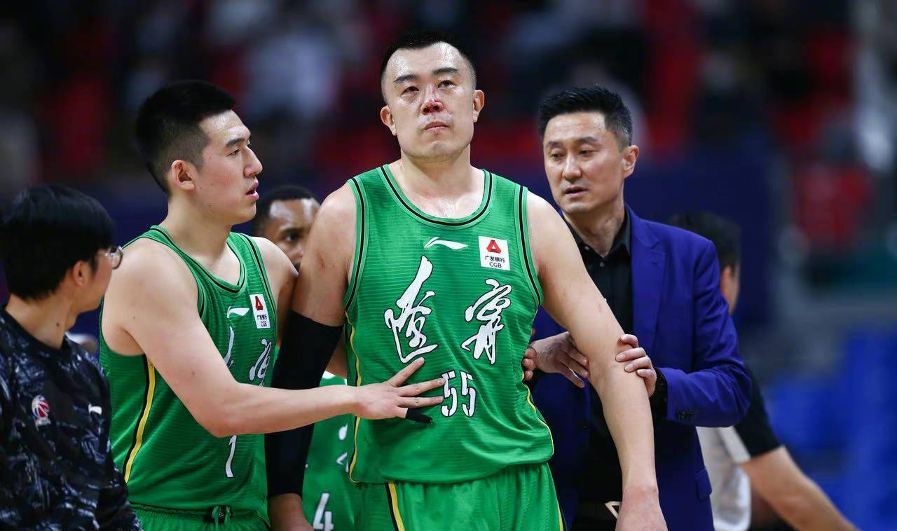 火爆广东辽宁一战3人被驱逐威姆斯太脏了韩德君鼻子都肿了