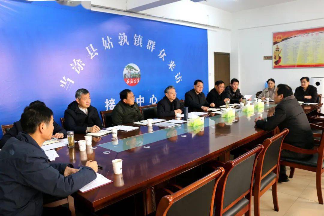 沈厚富在当涂县姑孰镇接待群众来访