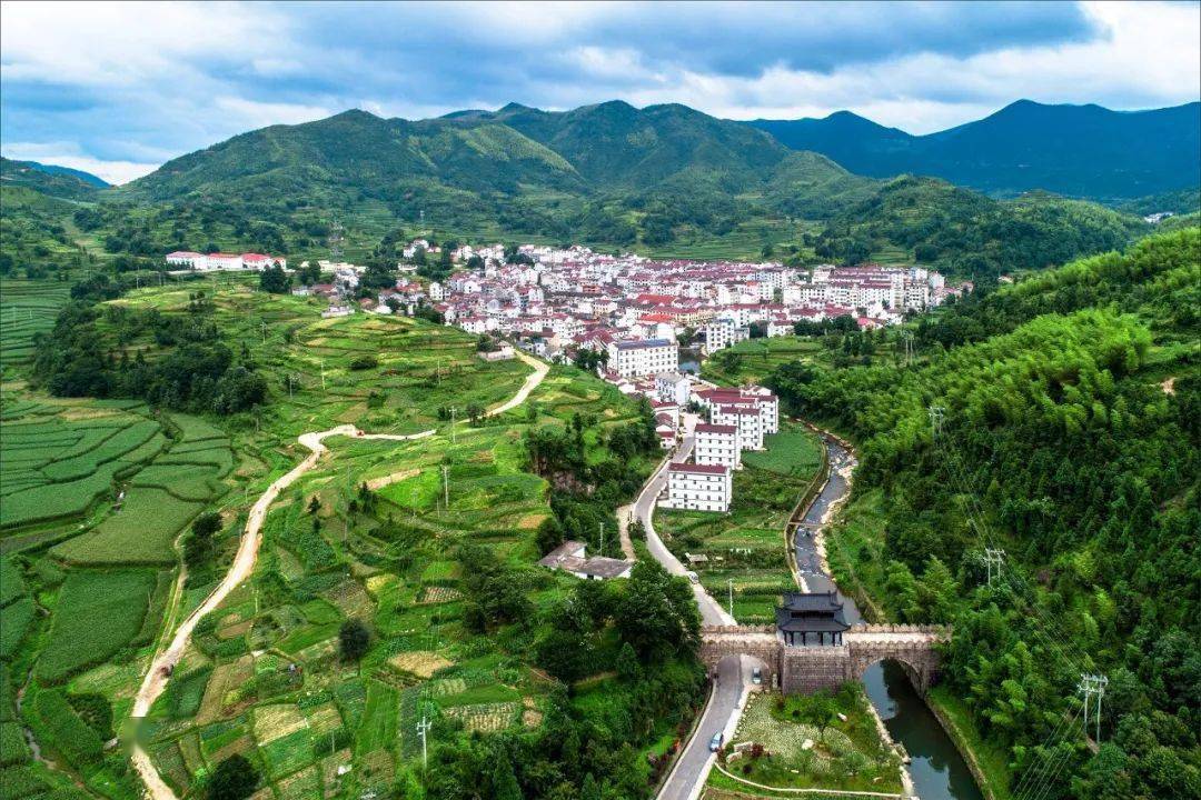 享有"江南藏地,避暑仙乡"等诸多美誉的缙云县大洋镇,安然静立于颜值