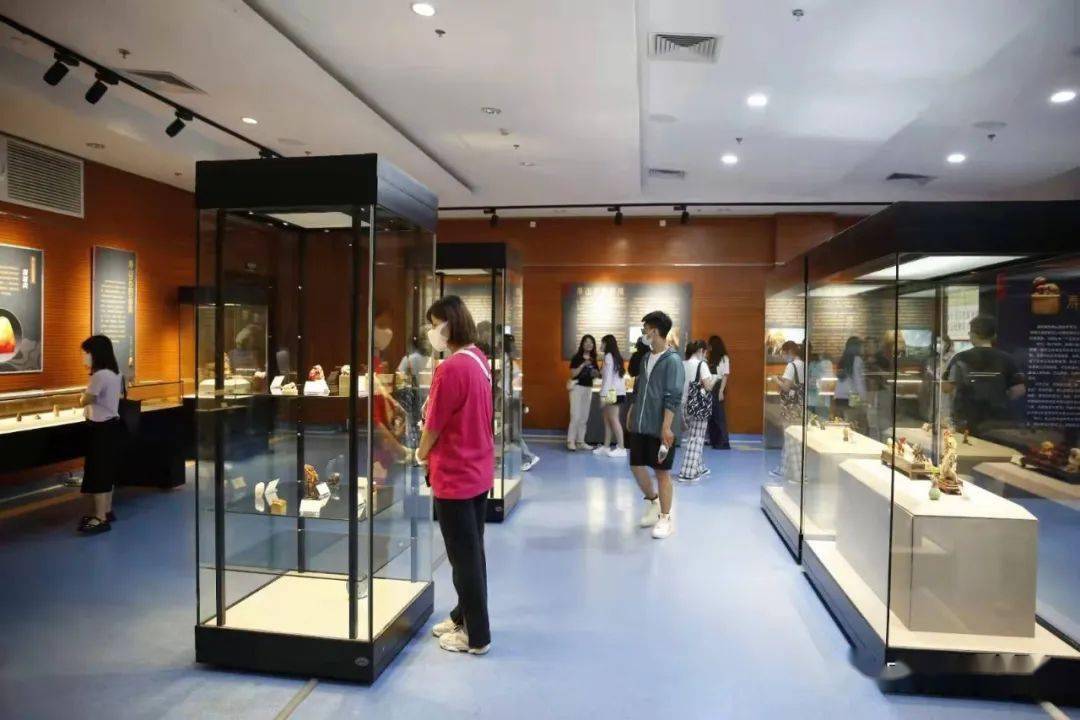玉石雕刻大师王一帆等向威海市博物馆捐赠作品_寿山_罗鲲_艺术
