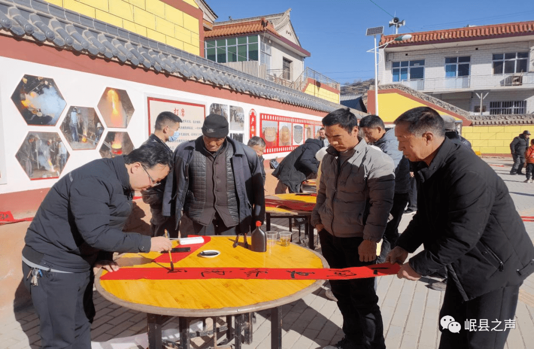 新春走基层岷县清水镇写春联送祝福红红火火迎新春