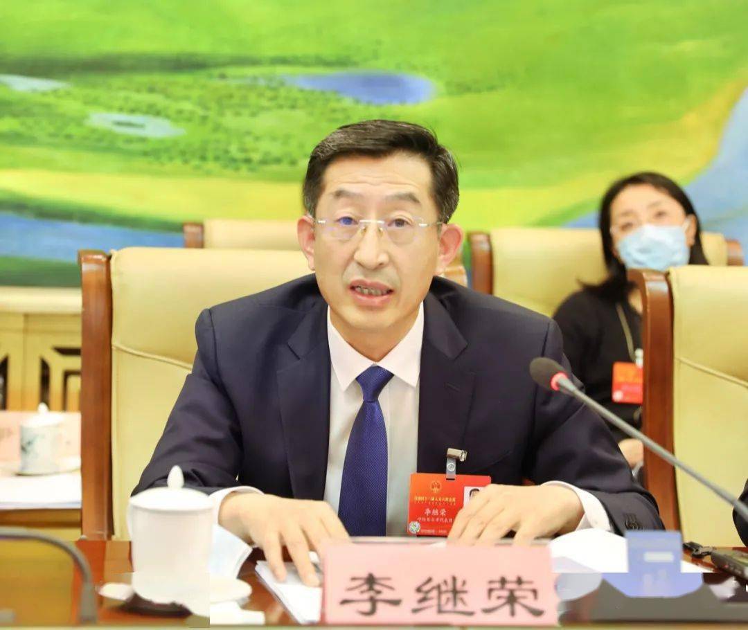我市人大代表共同审议自治区人大常委会工作报告