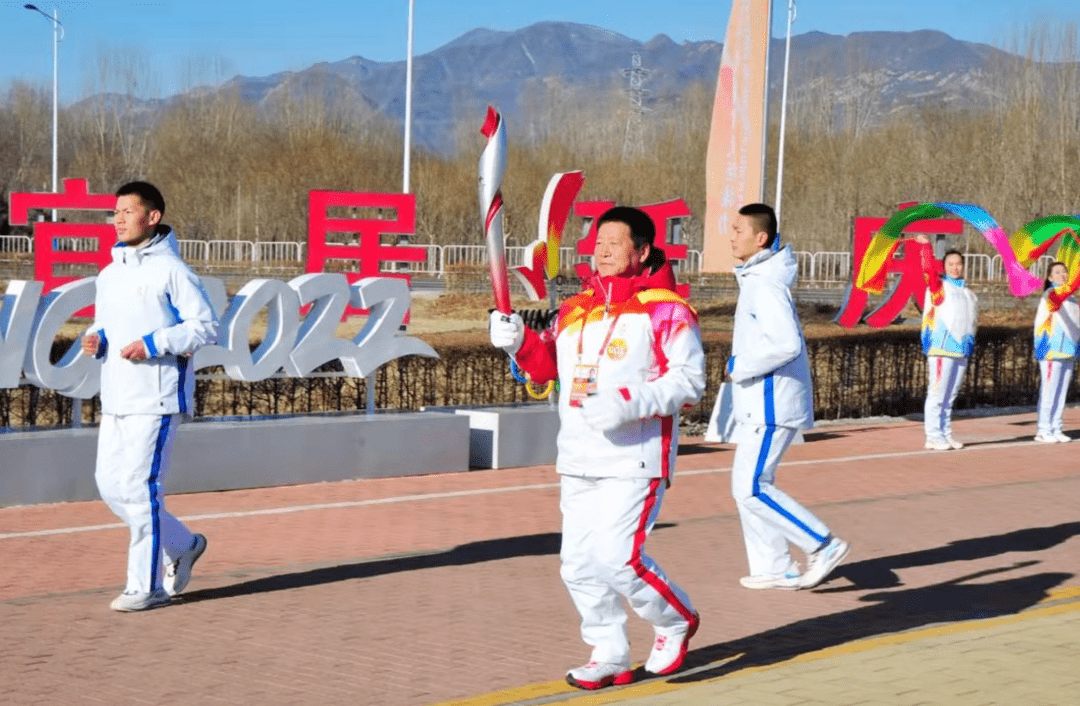 冰雪头条国际奥委会正式发布北京冬奥会火炬昨在延庆张家口传递北京