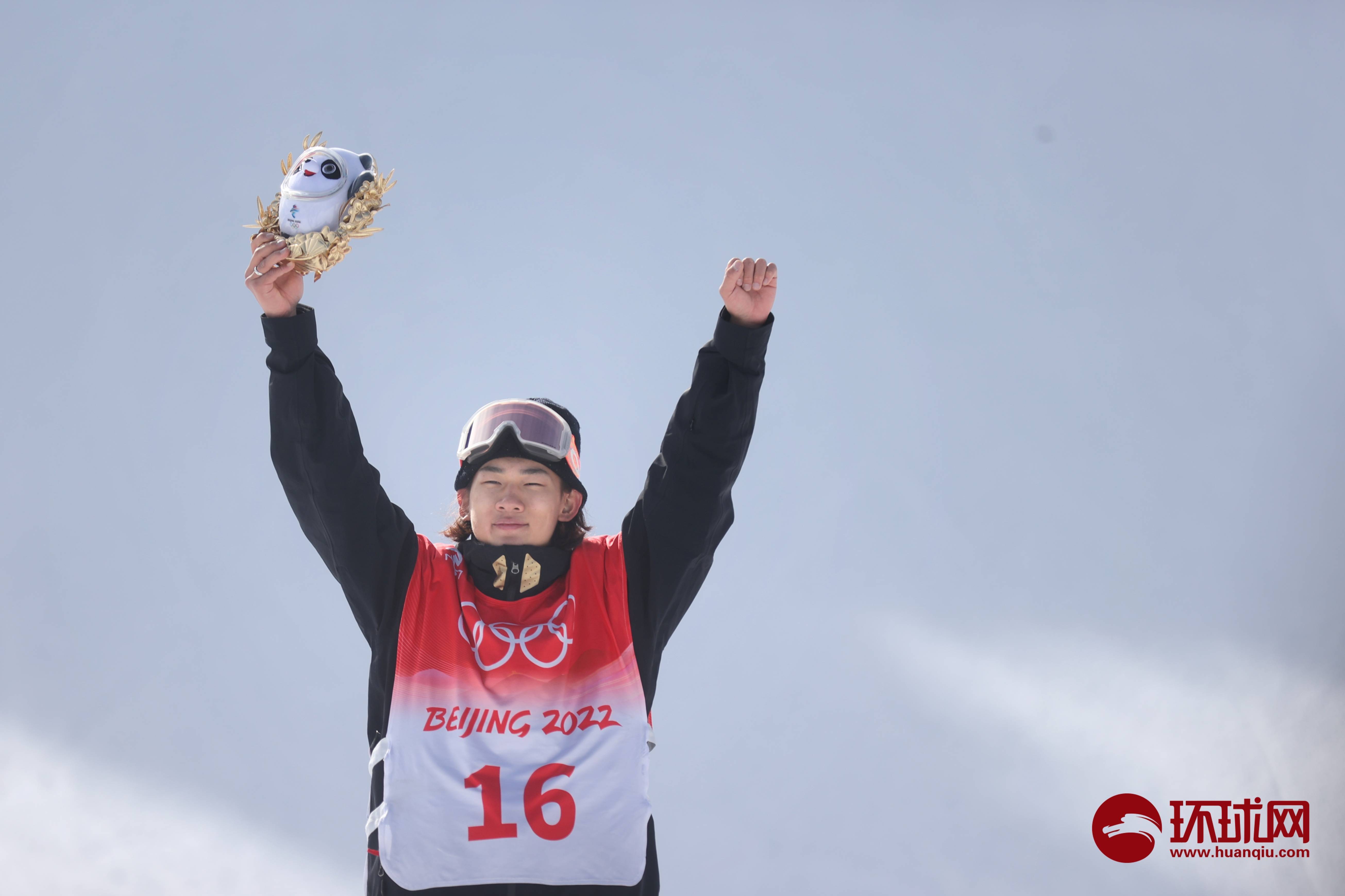 【环球时报-环球网报道 崔萌】单板滑雪男子坡面障碍技巧决赛,苏翊鸣