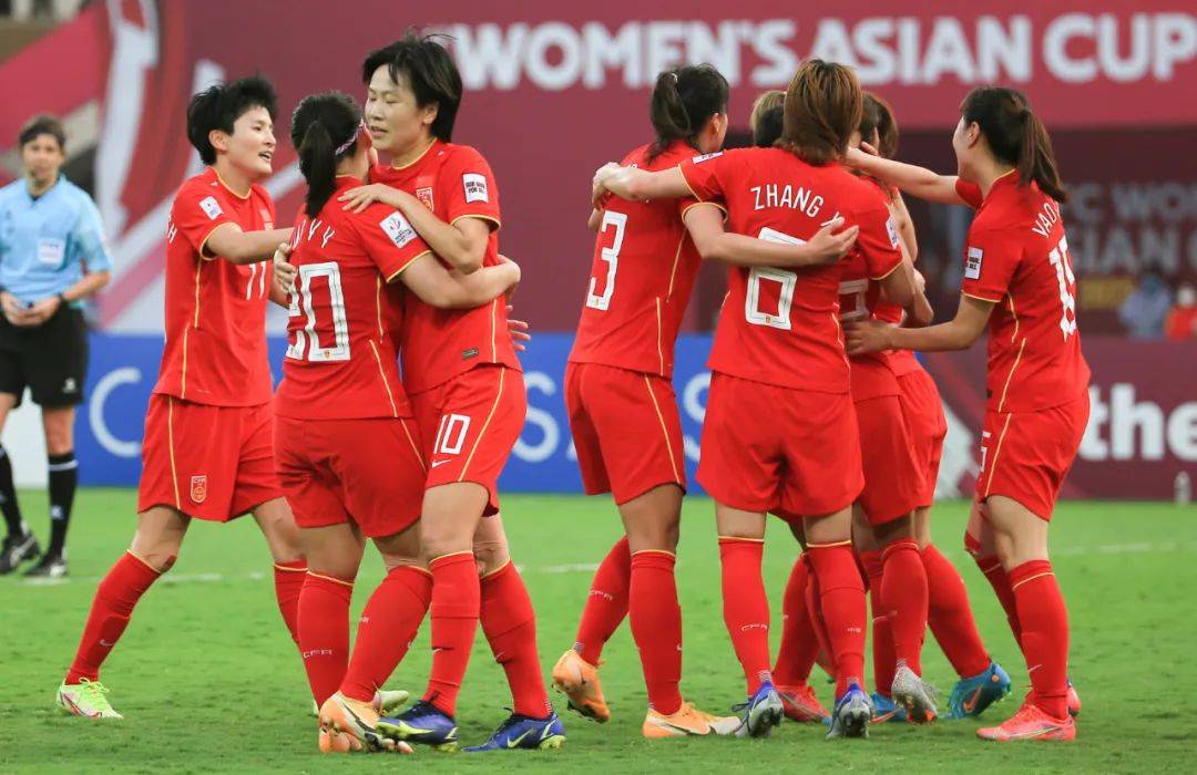 夺得冠军中国女足战胜韩国女足在2022年女足亚洲杯决赛中刚刚3-2