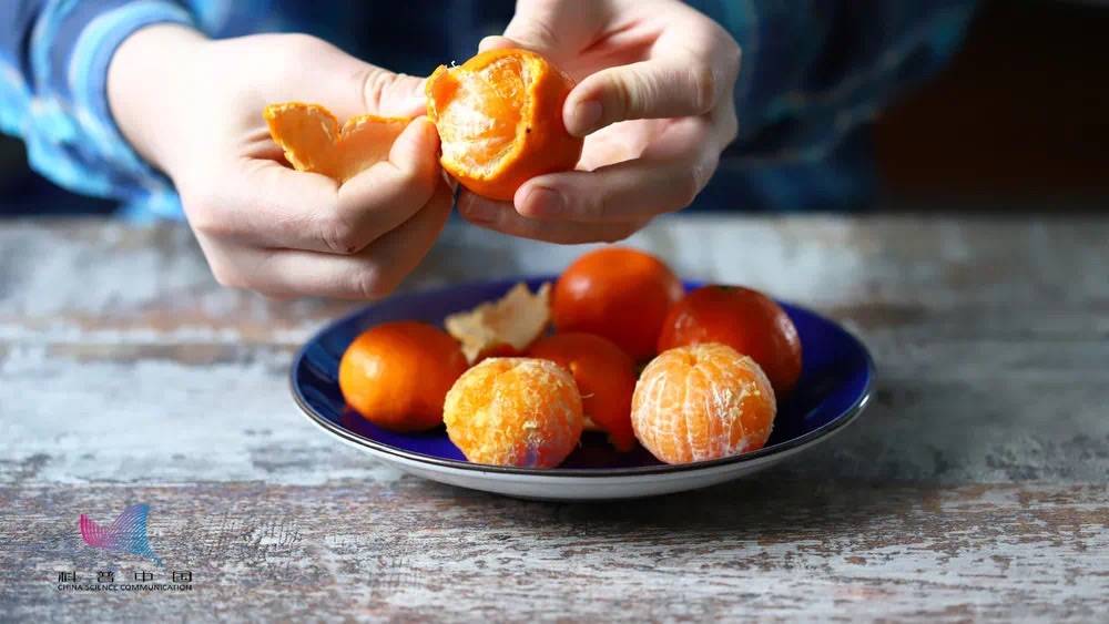 为什么砂糖橘一吃就停不下来?吃多少合适?_水果_含量_能量