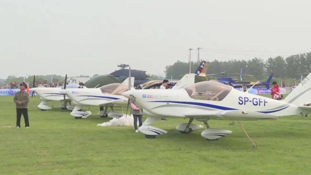 按照国家级特色小镇标准建设衡水航空运动小镇,着力培育和发展运动