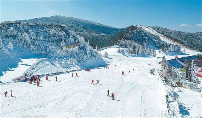 《中国日报》全英文推介六盘水冰雪旅游!_滑雪场_玉舍_游客