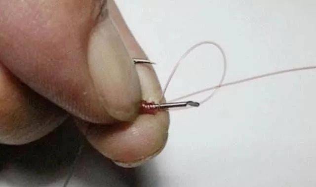 绑钩综上所讲述的正是:在野钓过程中,防止和减少子线缠绕的4个小技巧