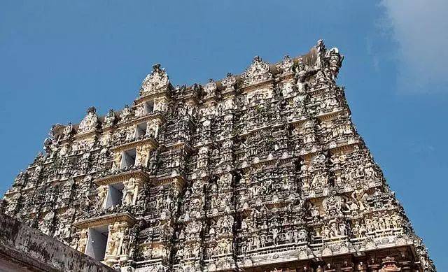 帕德马纳巴史瓦米神庙(padmanabhaswamy temple)神庙的主结构在17世纪