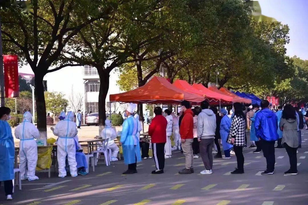 抗击疫情来看这些高校学生会怎么做