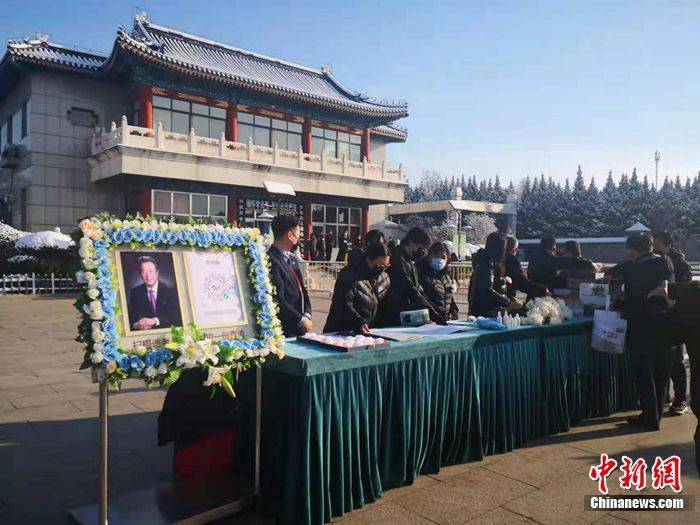 李光羲告别仪式气氛肃穆多位艺术家前往送别