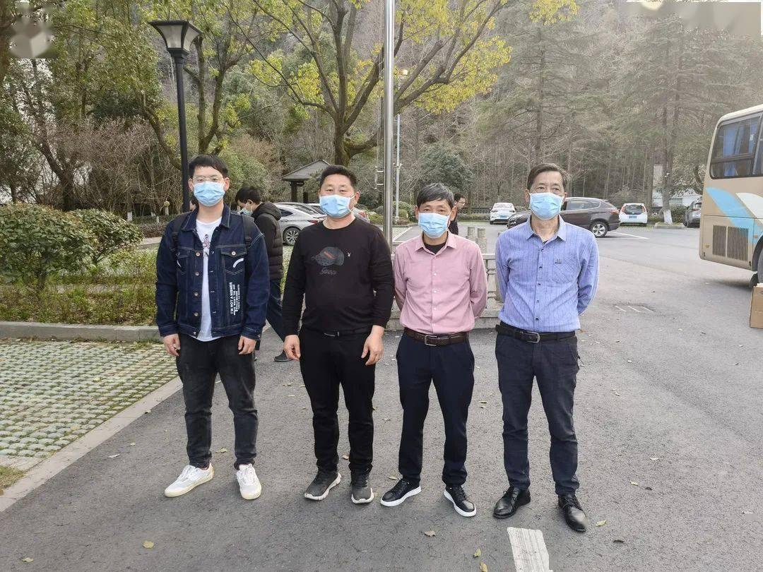 3月12日,何舒鹏,郎益虎,何秋平,胡志龙自愿前往疫情风险地支援.