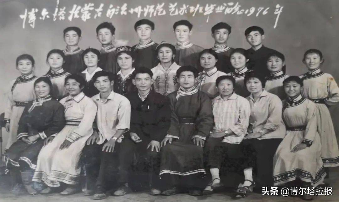 15岁小学毕业,考入精河县初级中学,1969年7月,拿到初级中学毕业证,就